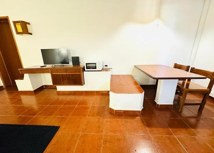 Apartment T1, Oura